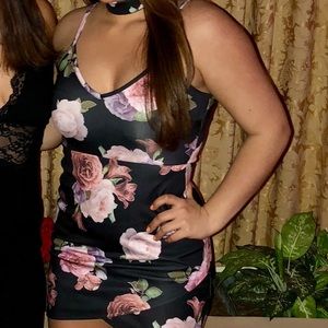 Bodycon floral dress with choker